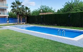 Luminoso apartamento con piscina en Playa Morro de Gos